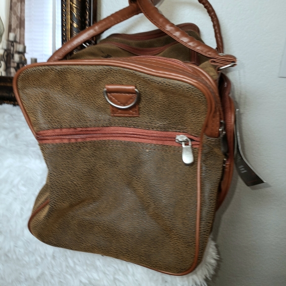 EMBASSY DUFFLEBAG/TRAVEL BAG tags have been removed - Picture 5 of 8